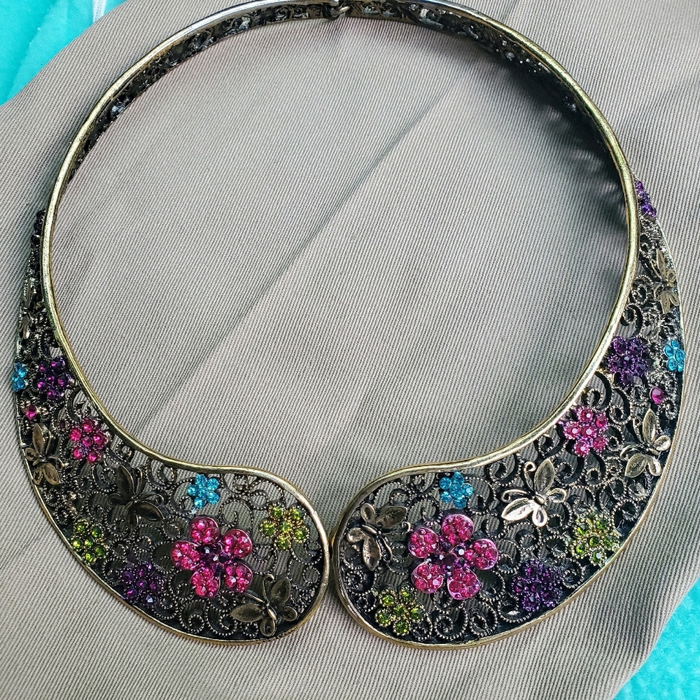 Clamp collar necklace